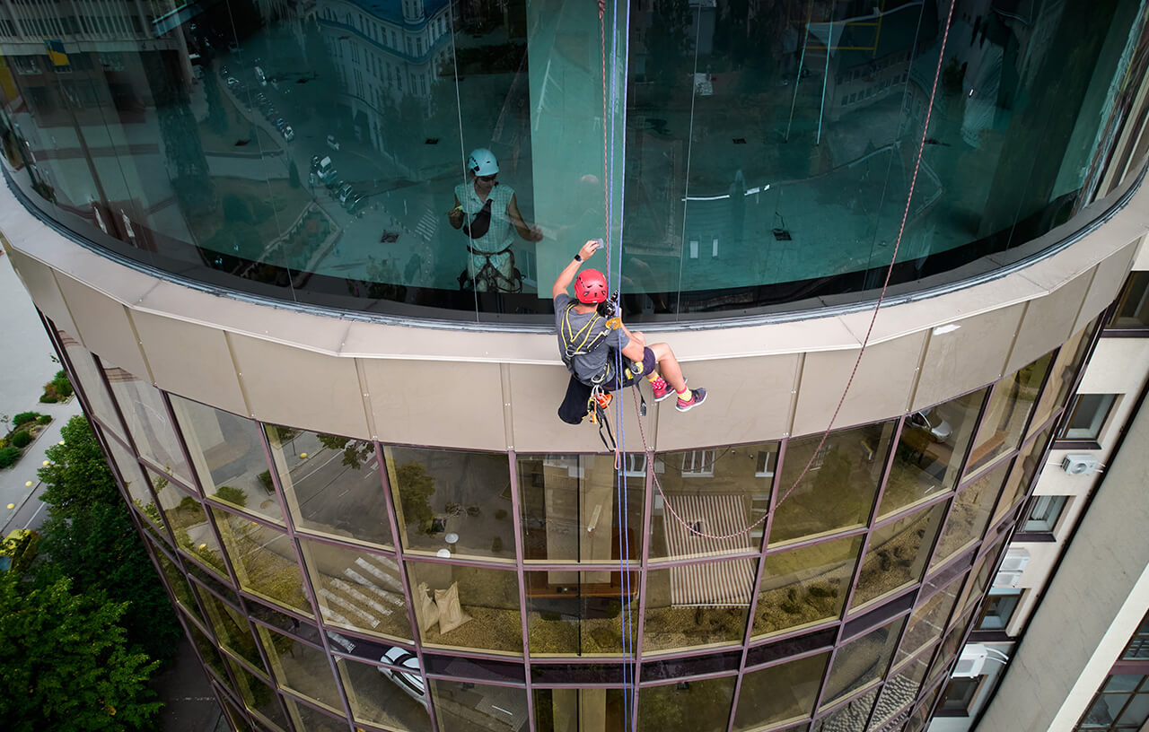 Post-construction high-rise window cleaning service Mississauga